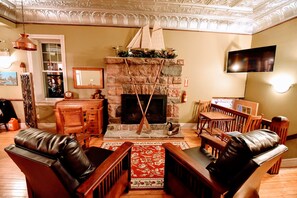 Interior entrance - The Burleigh Falls Inn & Suites (North Kawartha)