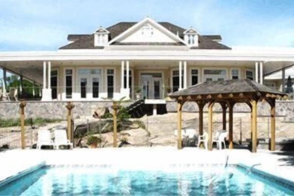 Sesongbasert utendørsbasseng