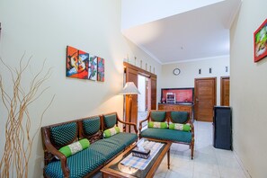 Coin salon dans le hall