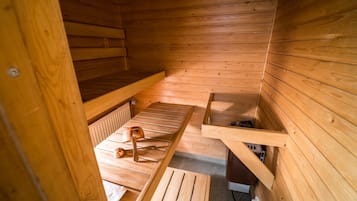 Classic Twin Room, Sauna (Manor House) | Bathroom | Hair dryer, towels, soap, shampoo