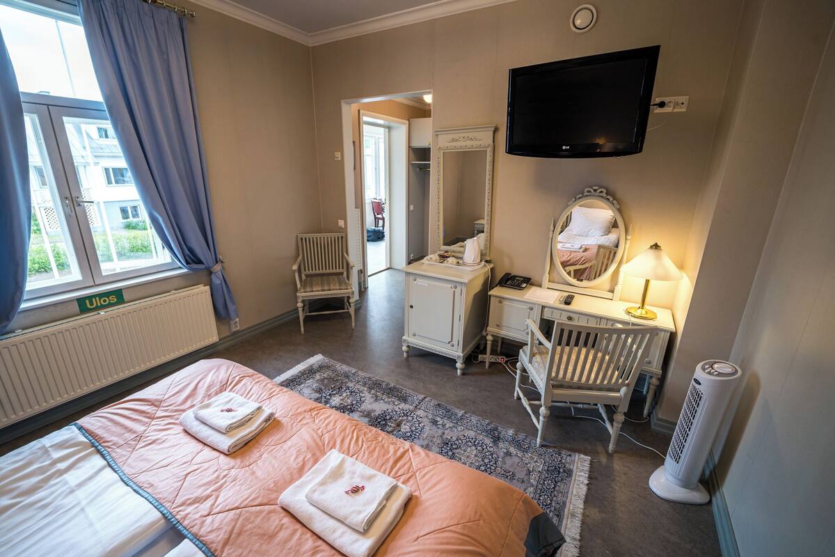 classic twin room (manor house) | 1 bedroom, desk, iron/ironing board, free wifi