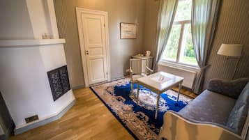 Deluxe suite, sauna (Manor House) | Een bureau, een strijkplank/strijkijzer, gratis babybedden, gratis wifi