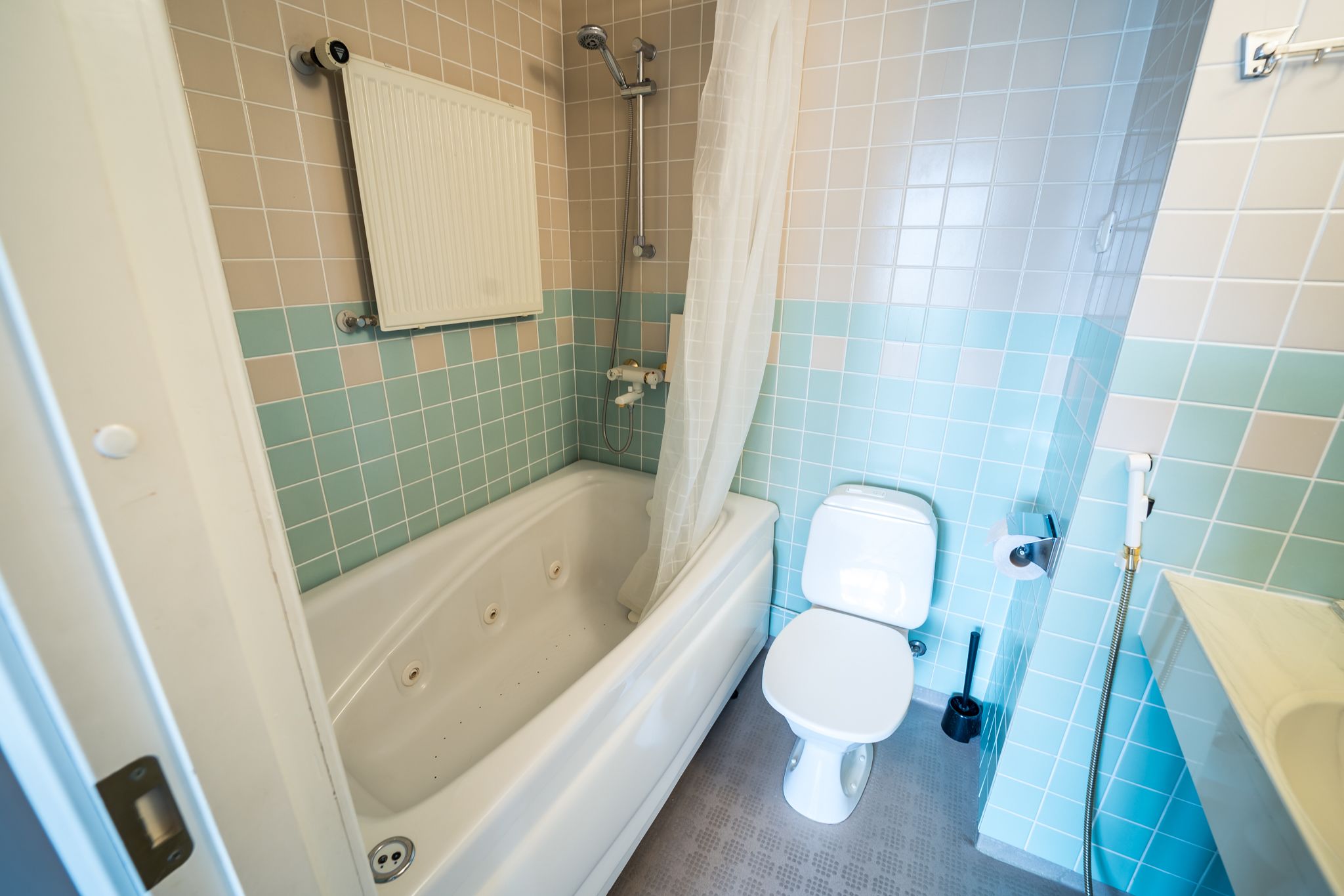 classic twin room (manor house) | bathroom | hair dryer, towels, soap, shampoo