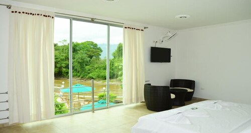 Hotel La Cascada Cristalina