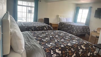 3 queen beds | Free WiFi