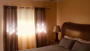 Comfort Suite, 1 King Bed | 1 bedroom, iron/ironing board, WiFi (free)
