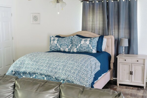 واي فاي مجانًا وملاءات أسرّة