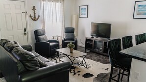 Suite, 1 grand lit et 1 canapé-lit, cuisine | Aire de séjour
