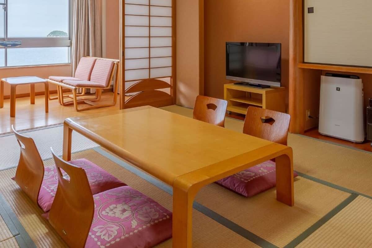 Traditional Room, Non Smoking, Ocean View | Free WiFi, bed sheets