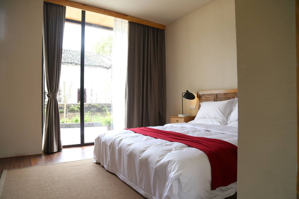 Deluxe Double Room | Free cots/infant beds, free WiFi
