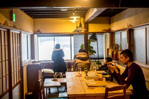 Lobby lounge - Dot Hostel Nagano (Nagano)