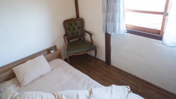 Peti besi dalam bilik, Wi-fi percuma, cadar katil