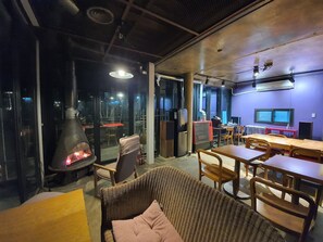 GalvaStone | Living area | 42-inch flat-screen TV with cable channels, TV, pay movies - NoilRiver Pension (Hongcheon)