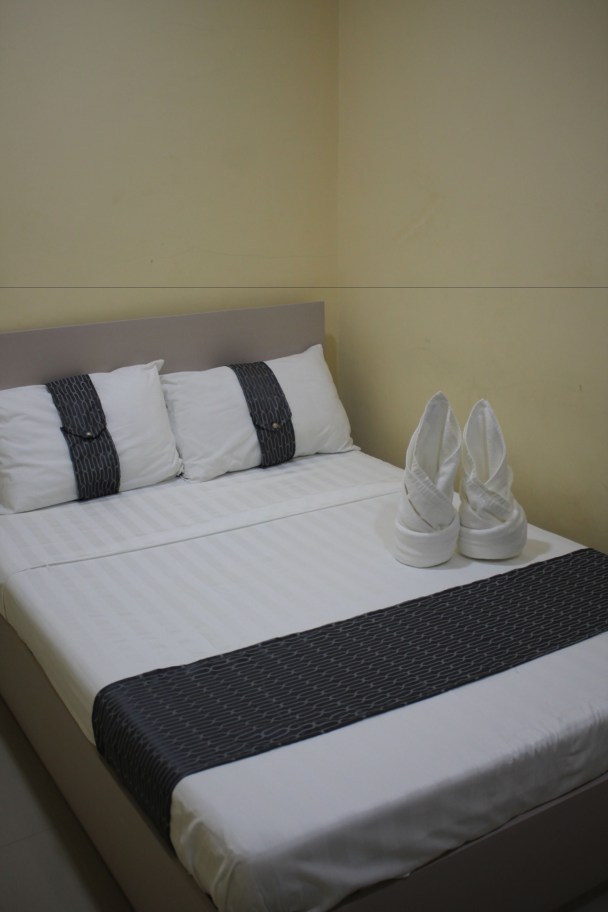 Kahden hengen standard-huone, 1 parisänky | Työpöytä, lisävuoteet, ilmainen Wi-Fi, vuodevaatteet