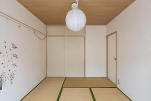Desk, iron/ironing board, free WiFi, bed sheets - Condominio Mozu 102 (Sakai)