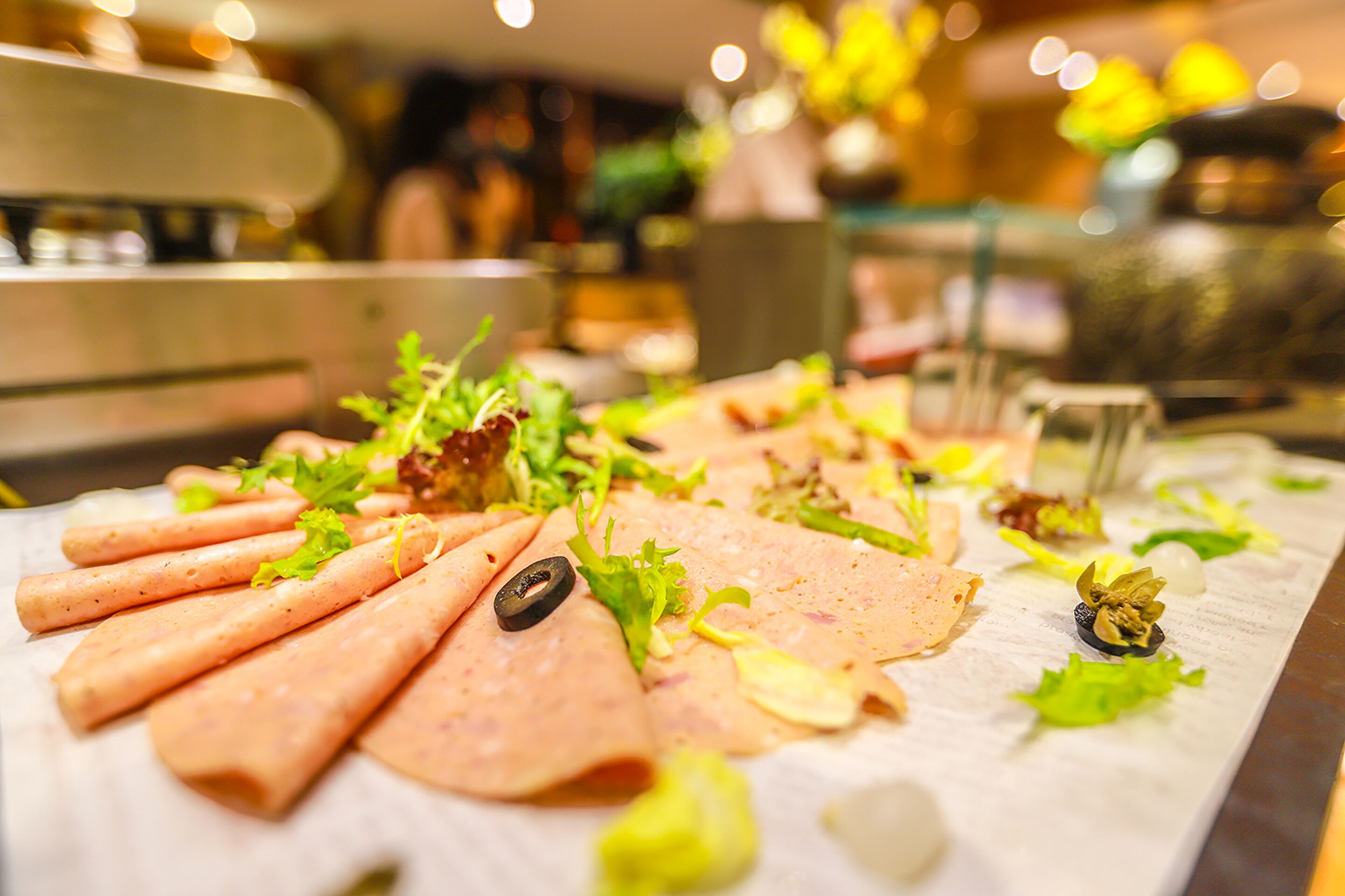 daily buffet breakfast (cny 128 per person)