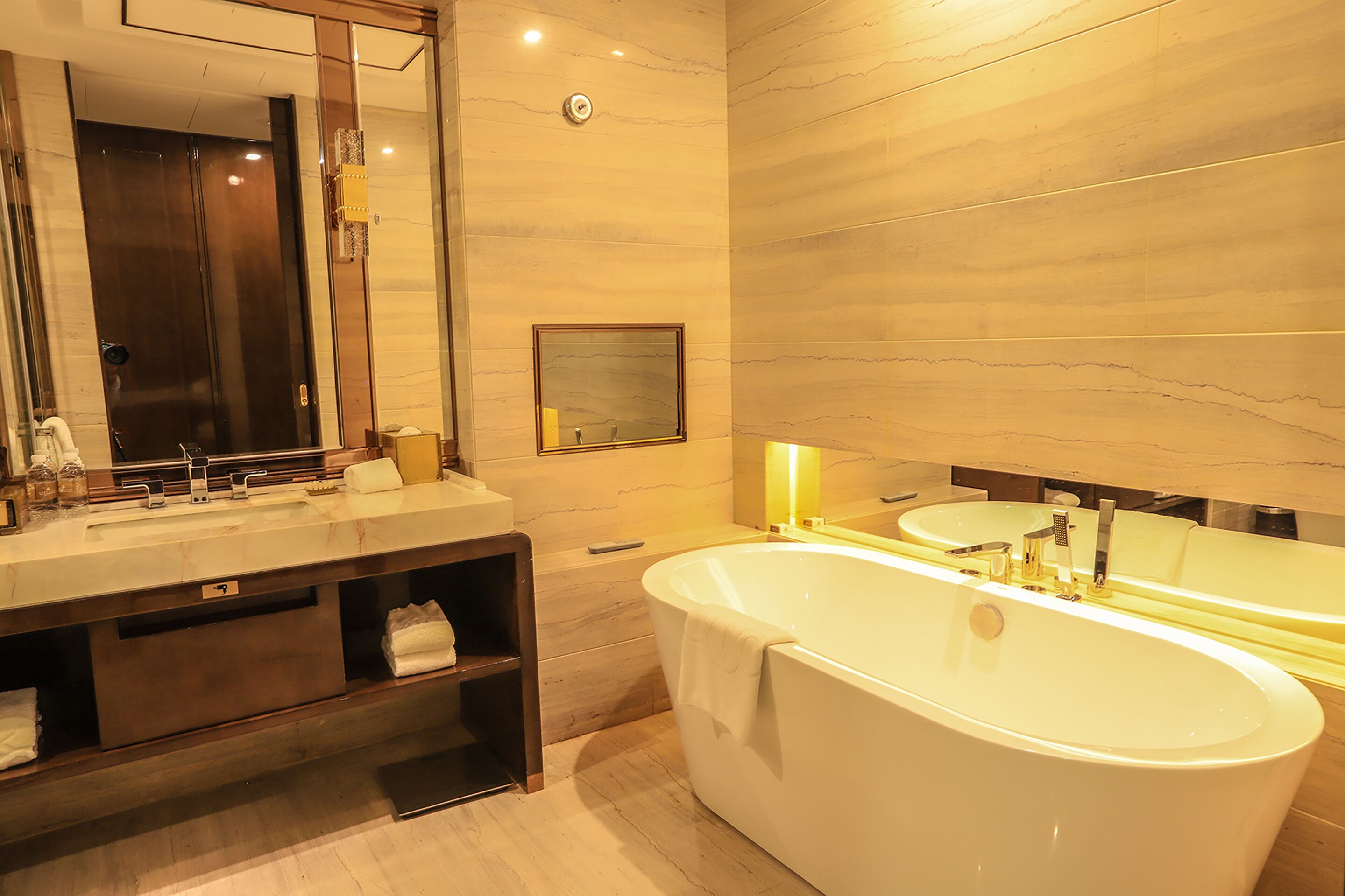 deep-soaking bathtub