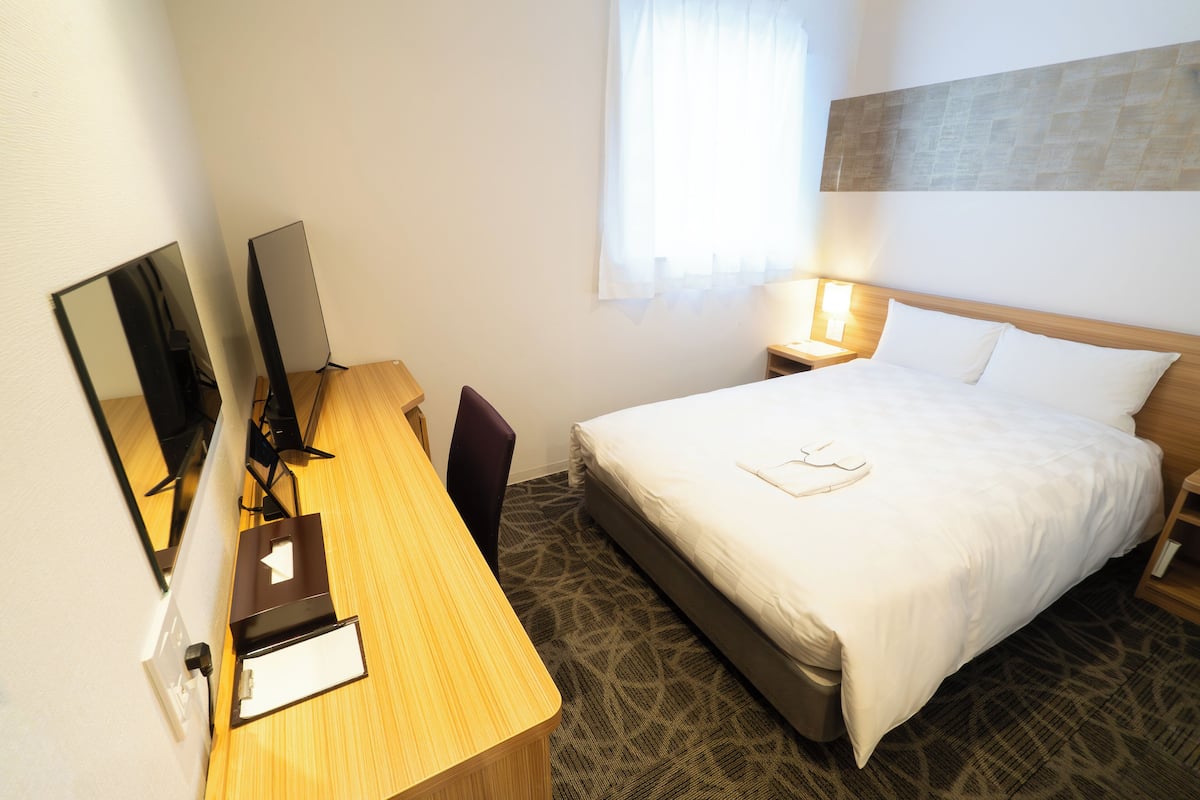 Premium bedding, pillow-top beds, in-room safe, desk