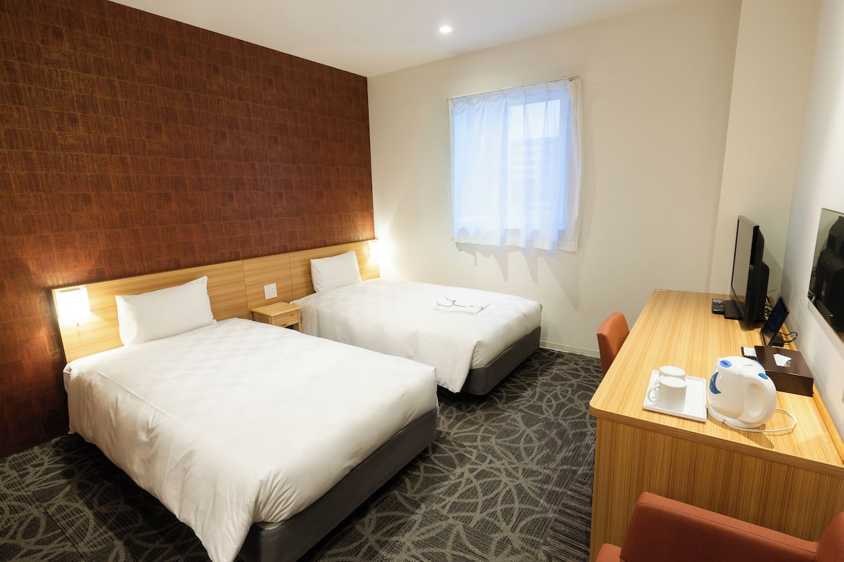 Premium bedding, pillow-top beds, in-room safe, desk