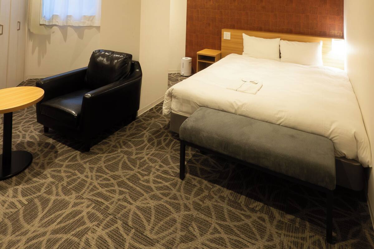 デラックス ダブルルーム 禁煙 | 高級寝具、羽毛の掛け布団、セーフティボックス (室内)、デスク