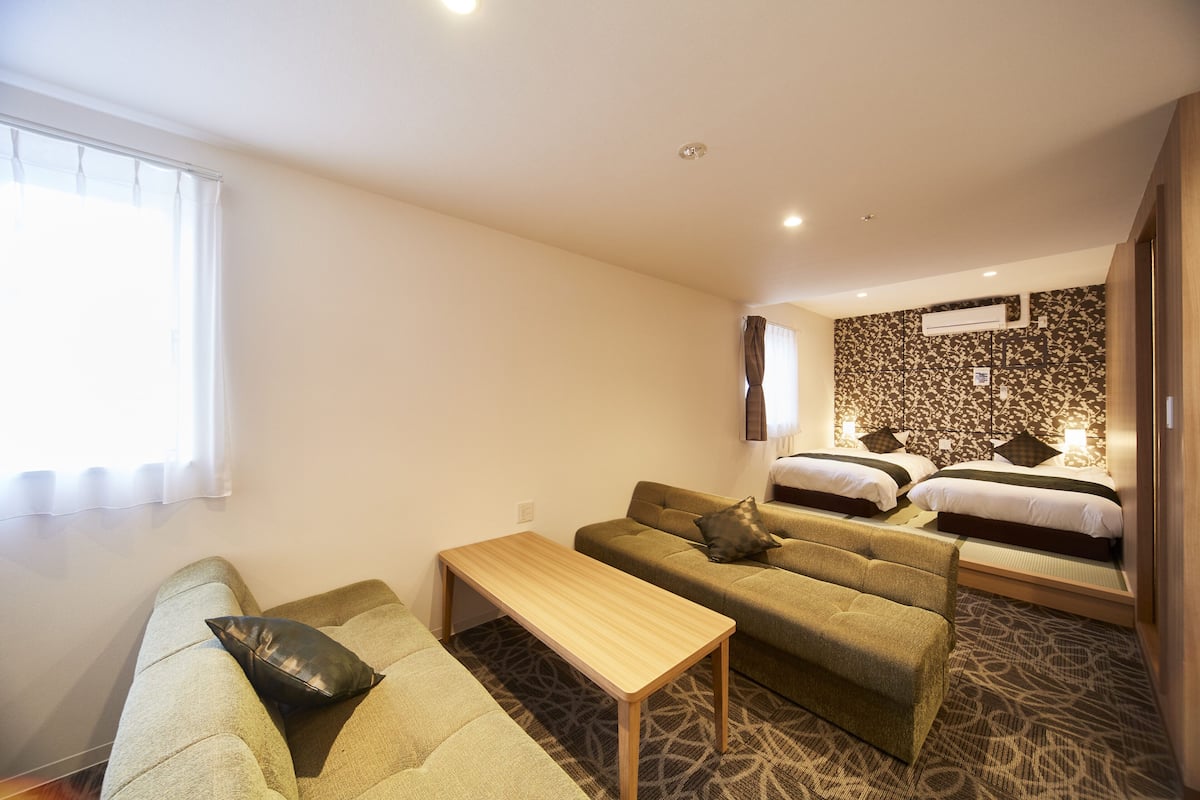 Premium bedding, pillowtop beds, in-room safe, desk