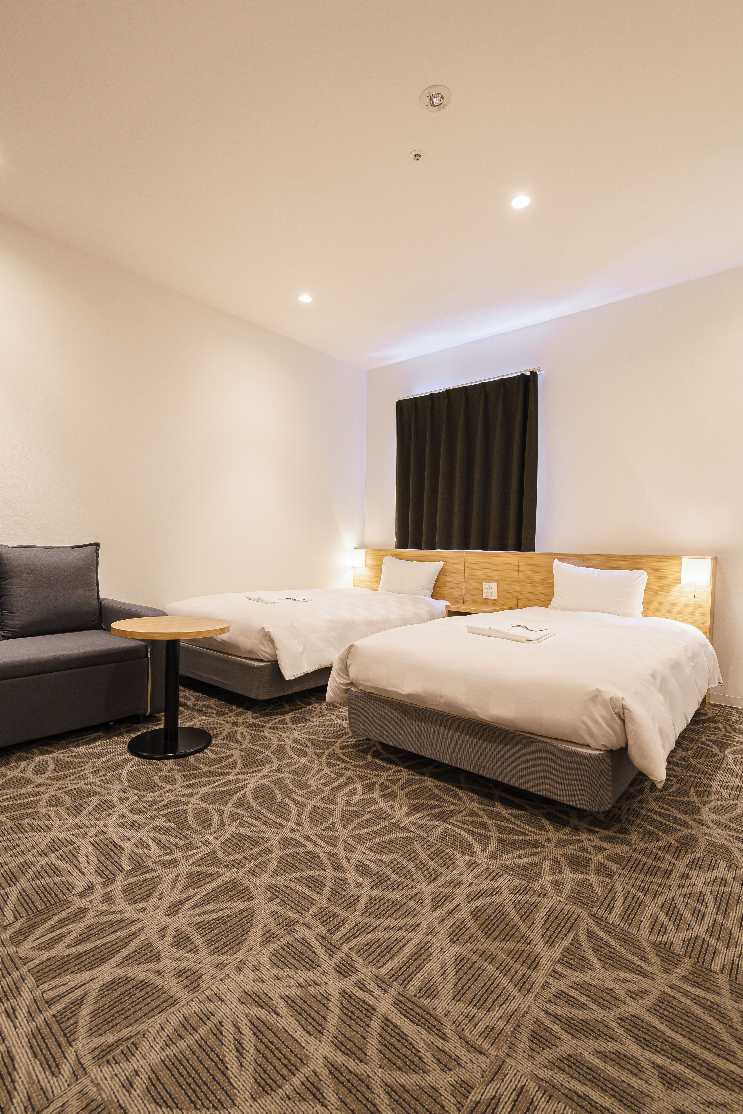 business twin room, 1 bedroom, non smoking | premium bedding, pillow-top beds, in-room safe, desk