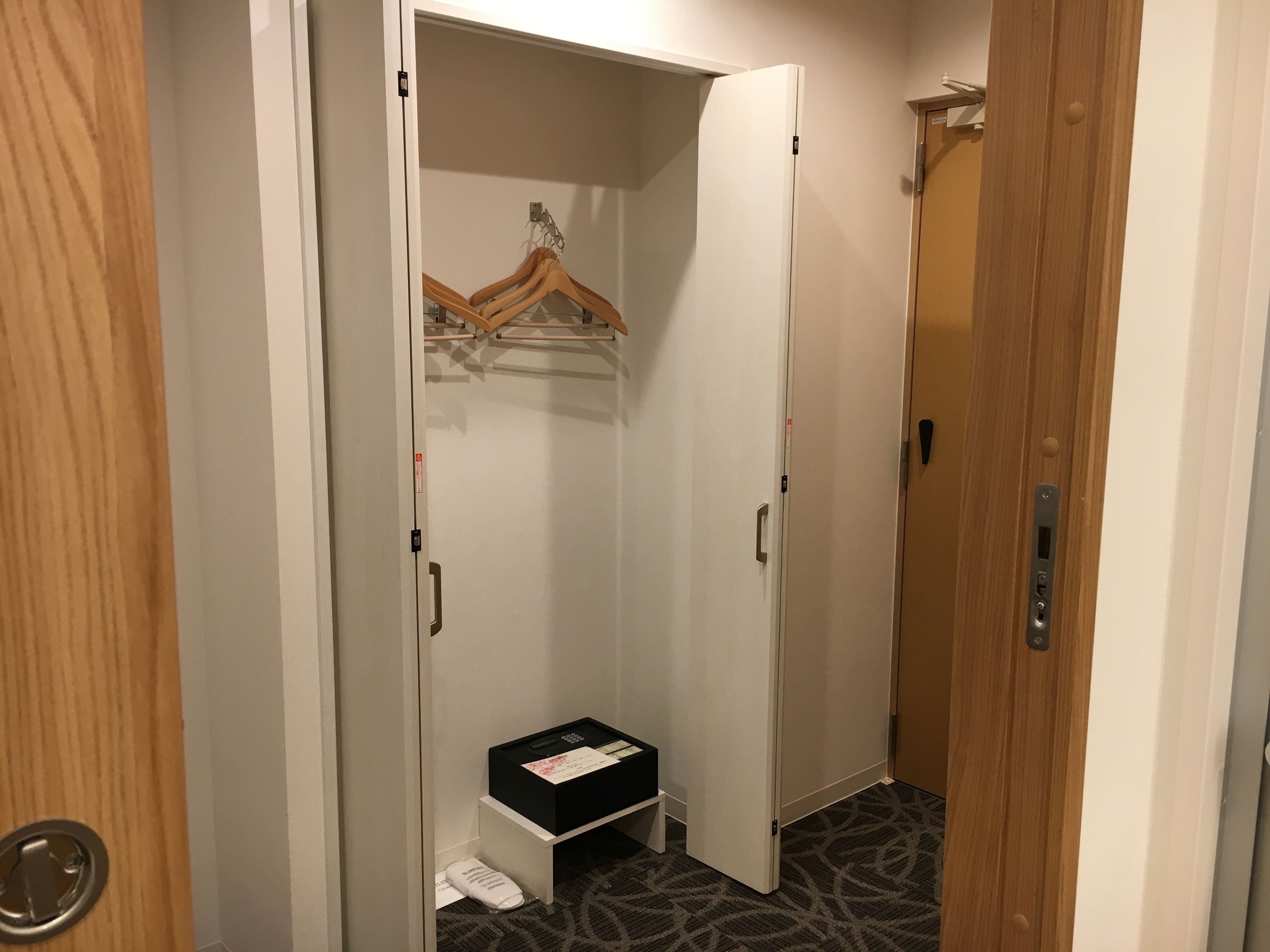 premium bedding, pillow-top beds, in-room safe, desk