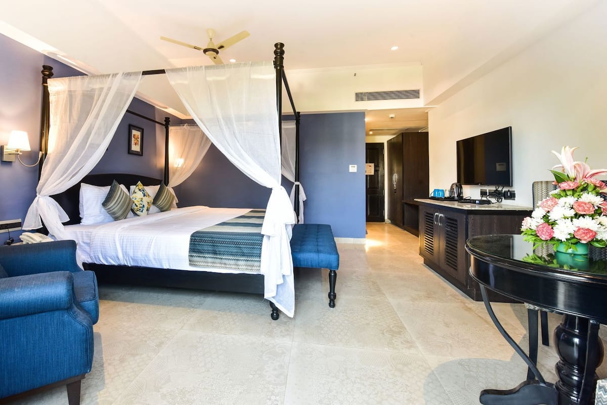 Minibar, két bảo mật tại phòng, bàn, phòng cách âm