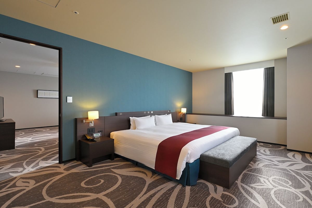 Safe på rommet, skrivebord, wi-fi (inkludert) og sengetøy