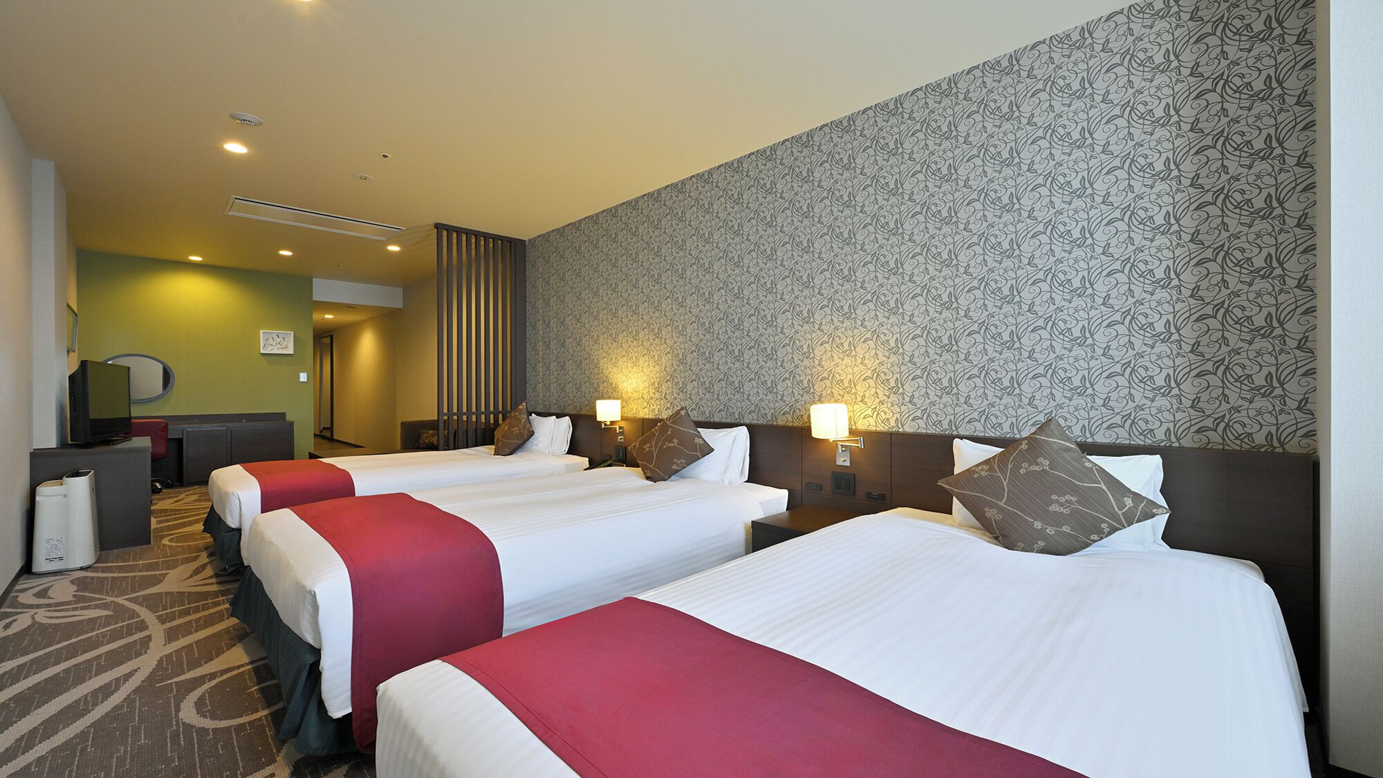 디럭스 트리플룸, 금연 | 객실 내 금고, 책상, 무료 WiFi, 침대 시트