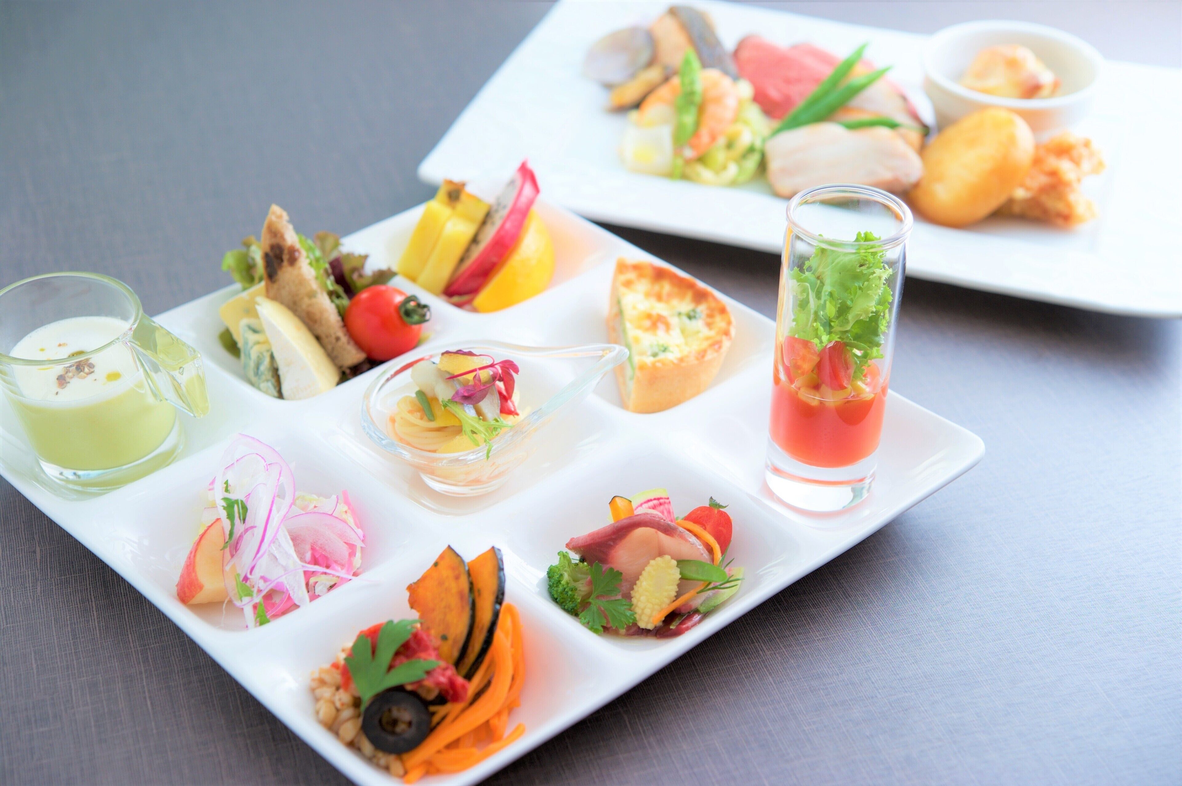 daily buffet breakfast (jpy 3000 per person)