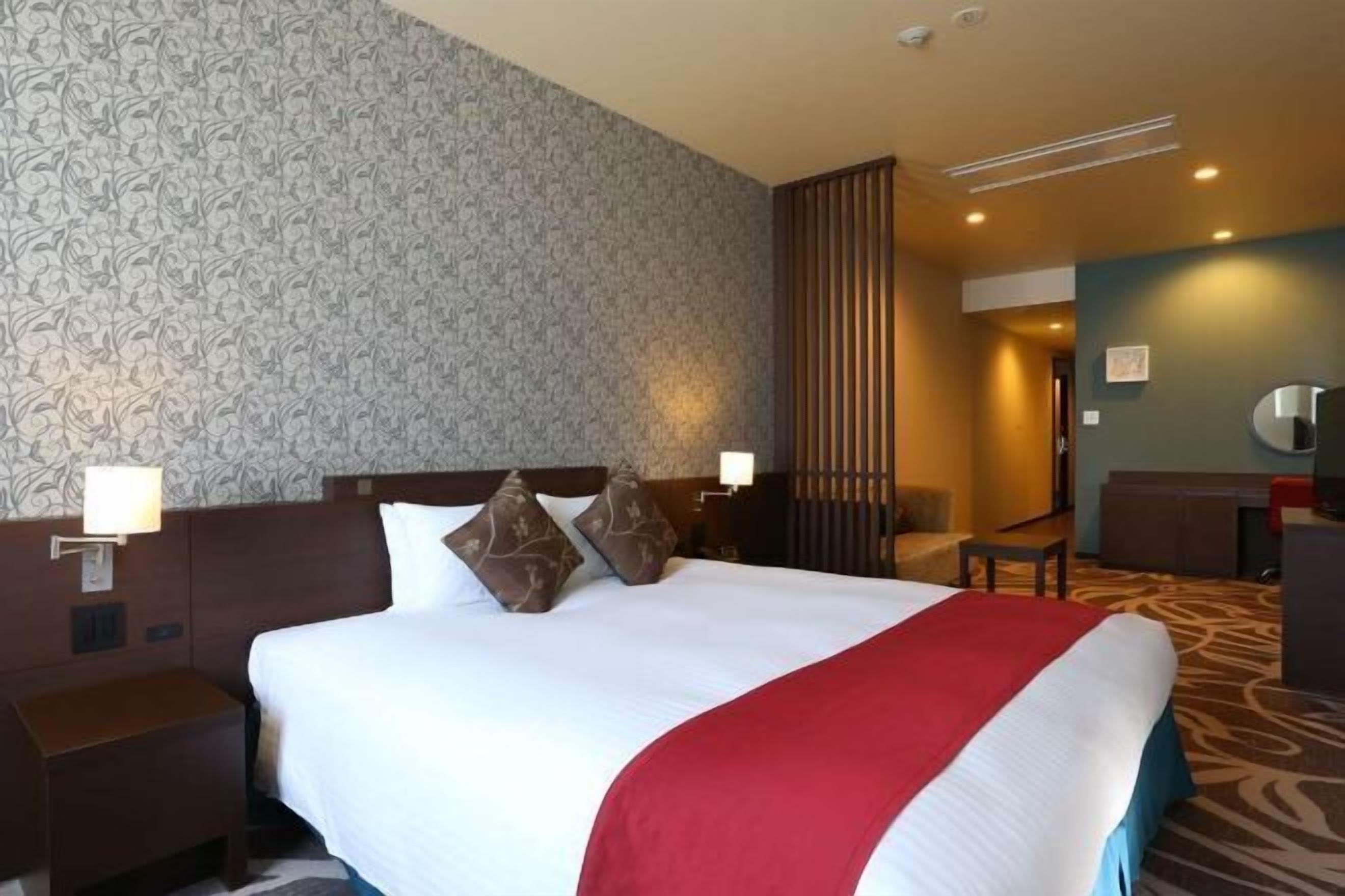 In-room safe, desk, free WiFi, bed sheets