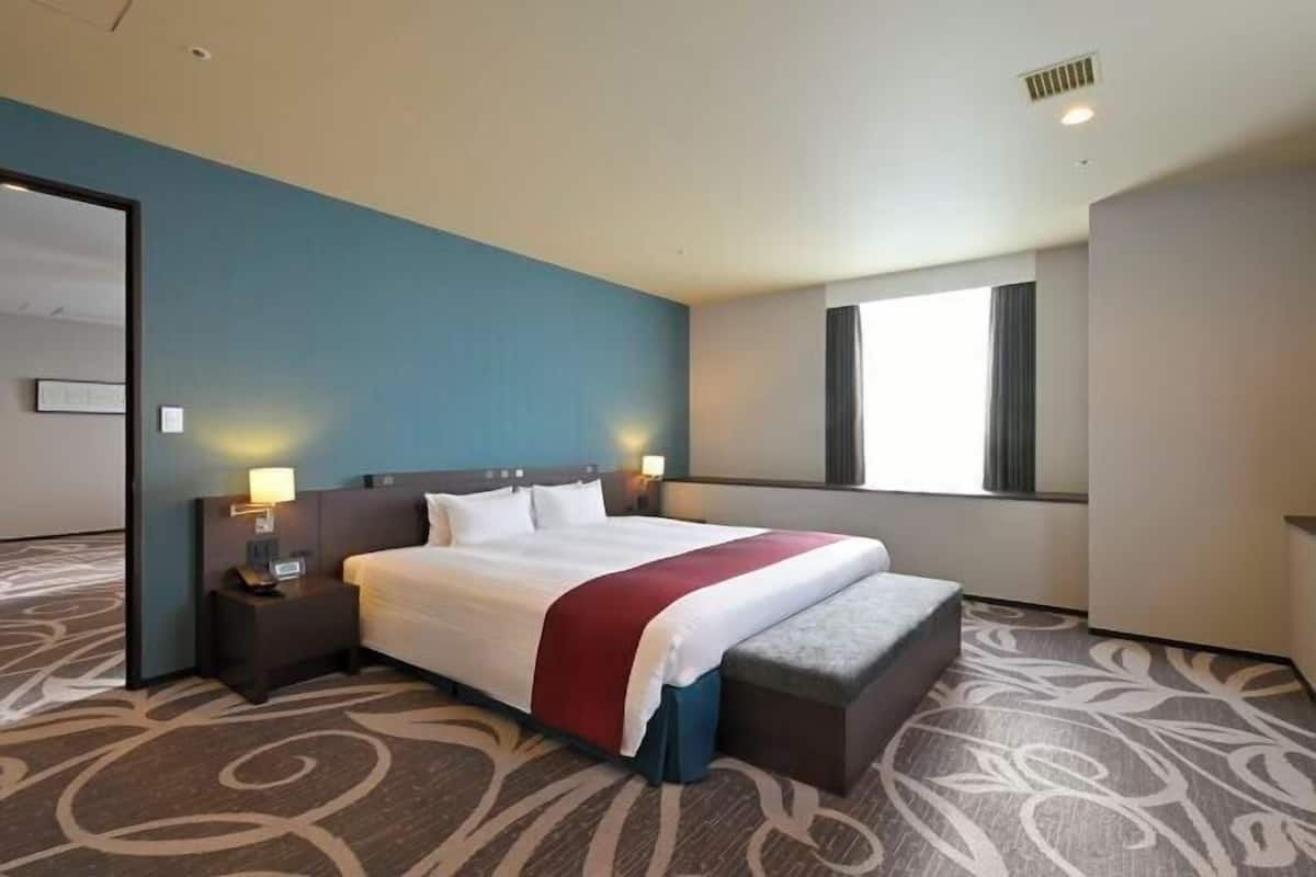 In-room safe, desk, free WiFi, bed sheets