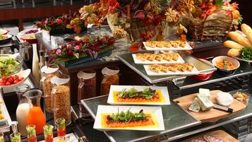 Daily buffet breakfast (JPY 3000 per person)