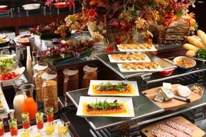 Desayuno buffet (JPY 3000 por persona)