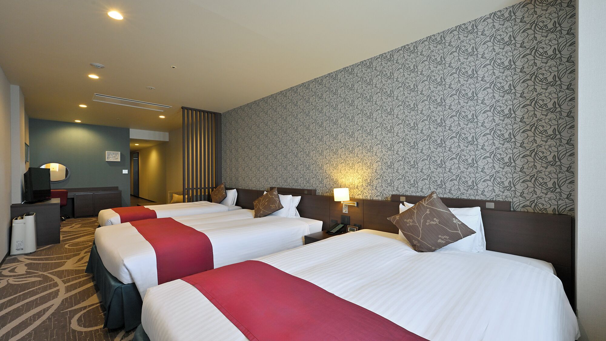 디럭스 트윈룸 (with An Extra Bed) | 객실 내 금고, 책상, 무료 WiFi, 침대 시트