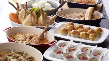 Päivittäinen buffetaamiainen (3000 JPY per henkilö)