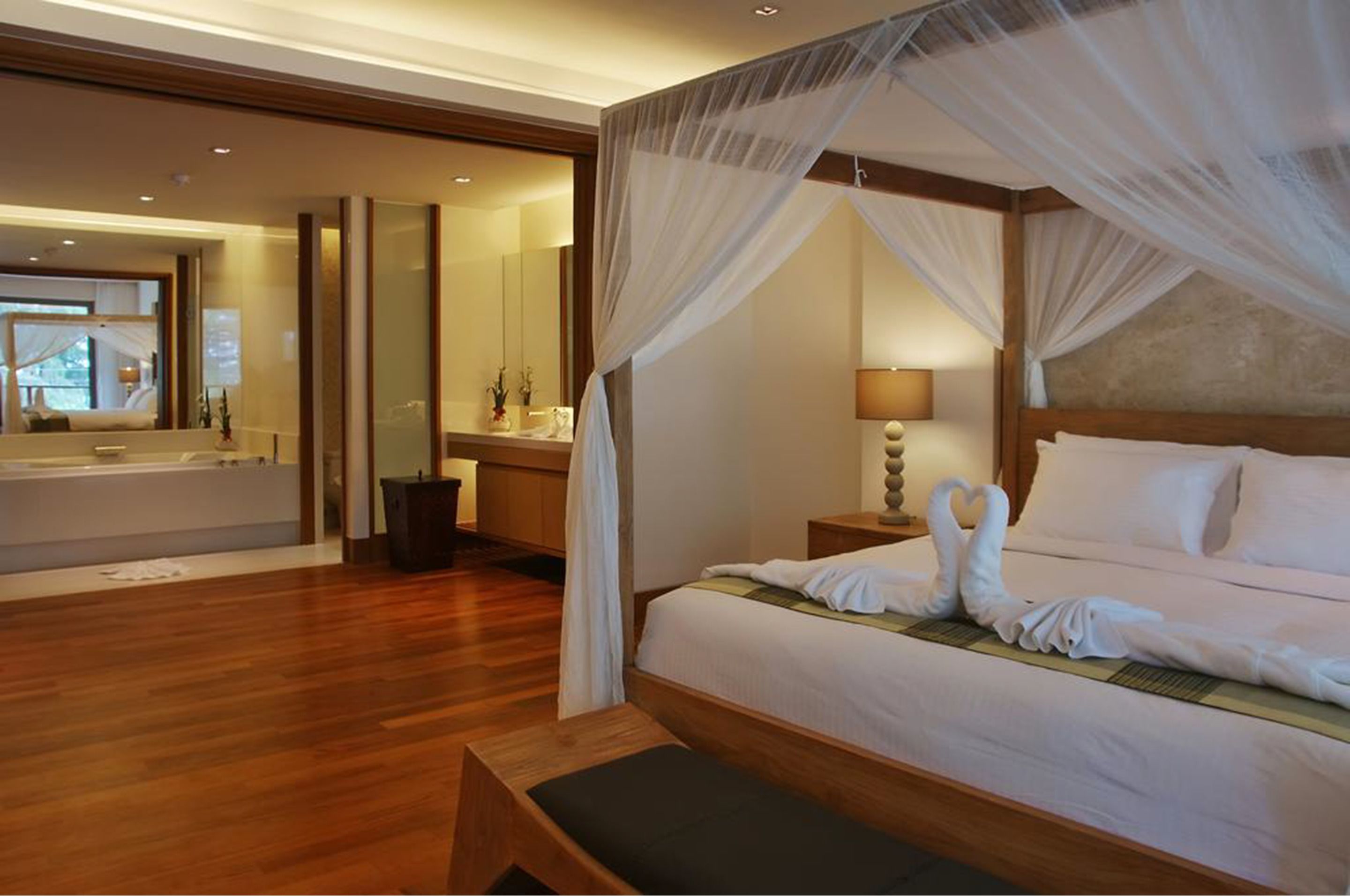 Super Duplex Penthouse | Minibar, in-room safe, desk, blackout drapes