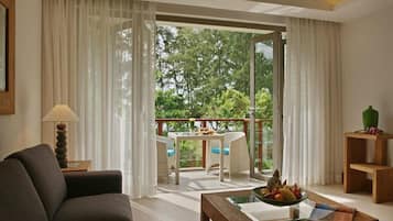 3 Bedroom Suite | Area keluarga | TV layar datar