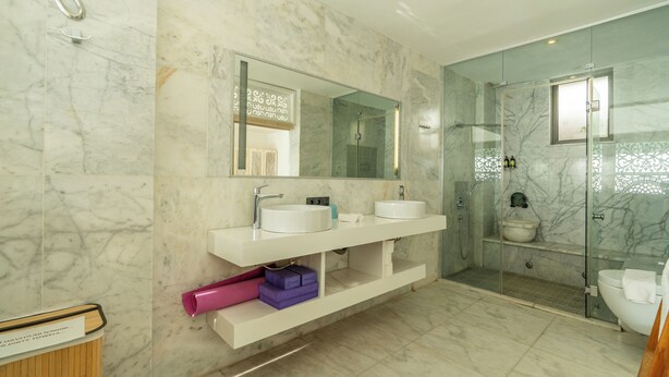 Luxury Room, Jetted Tub, Sea View | Bathroom | Bathtub, free toiletries, hair dryer, bathrobes - Mandalina Luxury Suites (Kas)