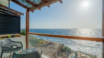 Deluxe Room, Sea View | Terrace/patio