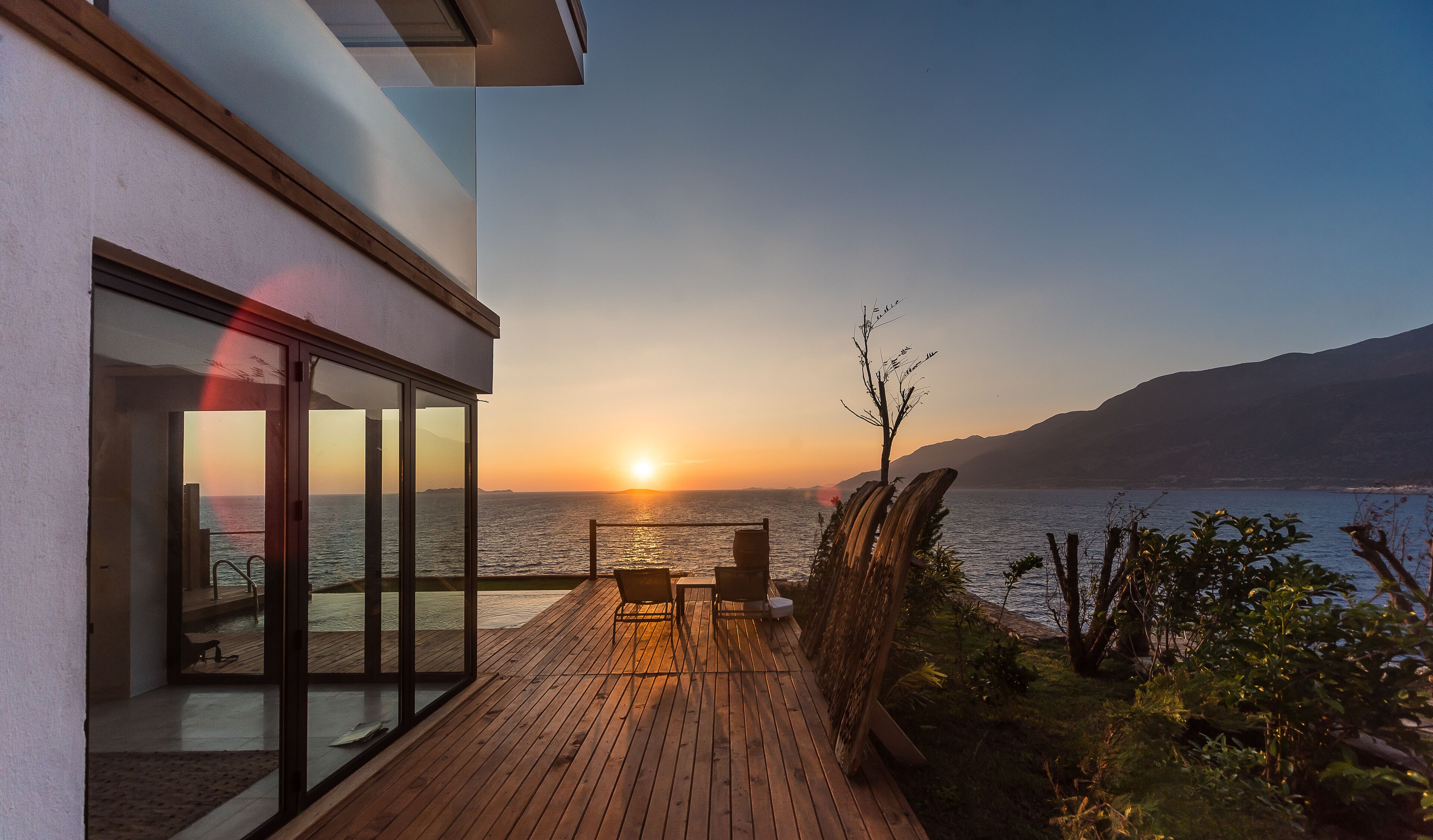 Habitación romántica, alberca privada, vista al mar | Minibar, caja de seguridad en la habitación y decoración personalizada 
