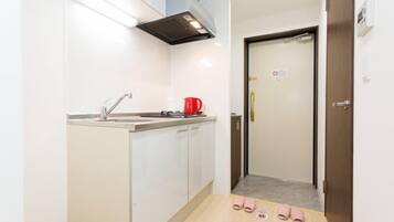 Standard Twin Room | Private kitchenette | Fridge