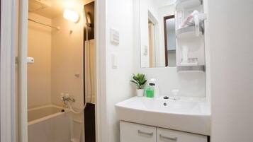 Standard Twin Room | Bathroom shower