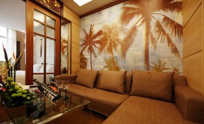 Executive Queen Room | Minibar, in-room safe, desk, blackout drapes - New Beacon New Times International Hotel (Wuhan)