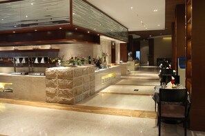 Breakfast, lunch, dinner served; international cuisine - New Beacon Walden Hotel (Huanggang)