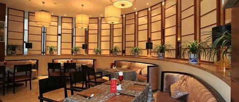 Breakfast, lunch, dinner served; international cuisine