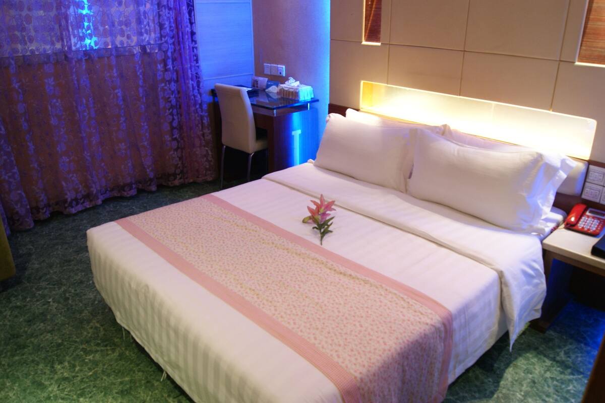Phòng đôi Superior, không cửa sổ | Minibar, két bảo mật tại phòng, bàn, màn/rèm cản sáng