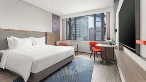 A modern hotel room with a large bed, a desk, and a chair. - Holiday Inn Express Wuhan Jinyin Lake by IHG (Wuhan)