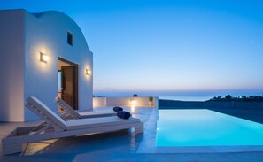 Luxury-Villa, eigener Pool, Meerblick | Infinity-Pool
